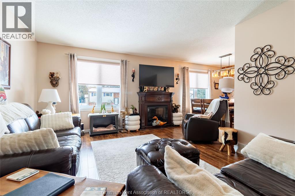 920 DALEVIEW CRESCENT