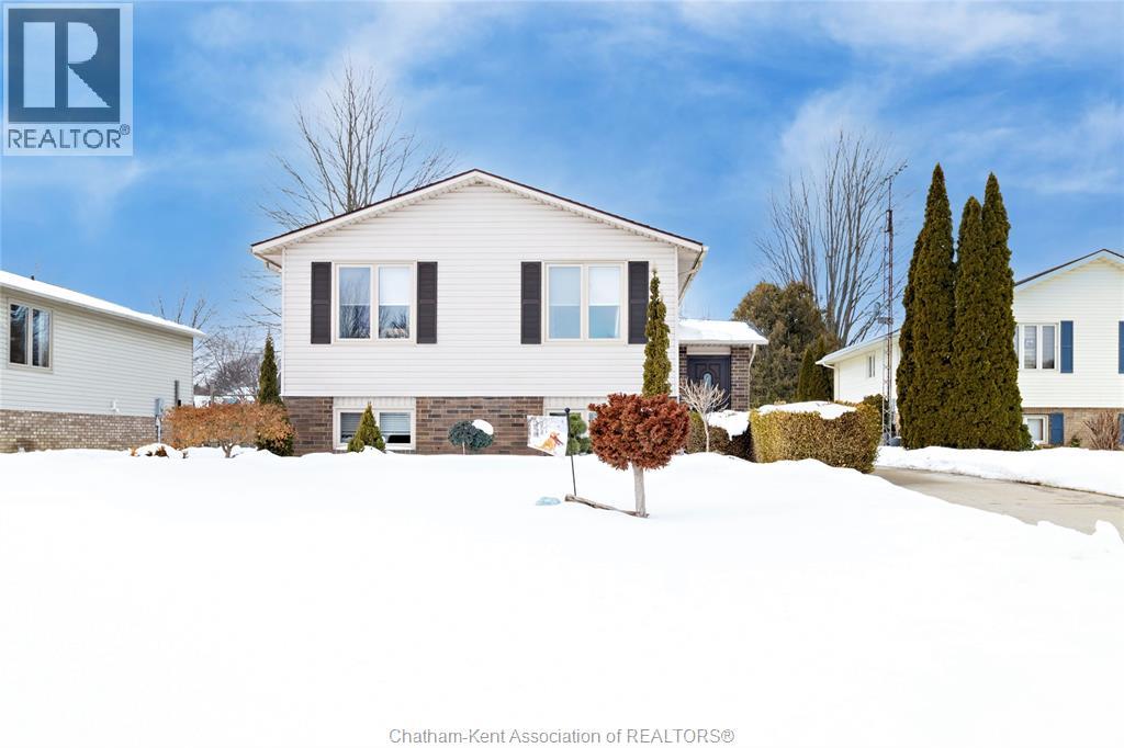 920 DALEVIEW CRESCENT