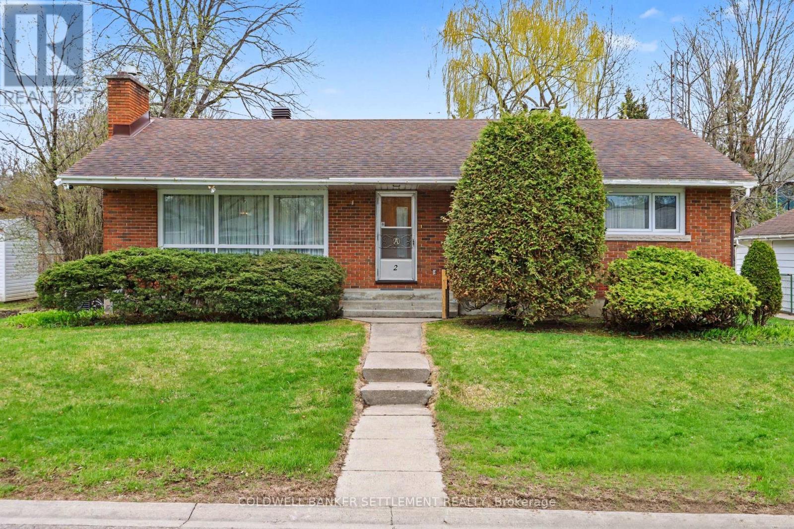 2 GLENVIEW CRESCENT