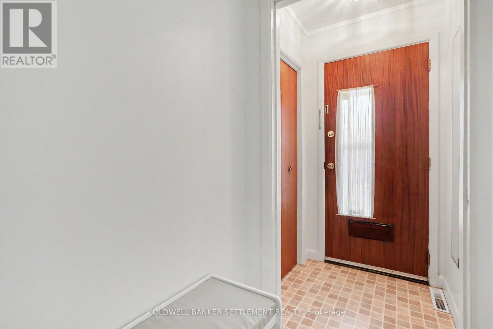 2 GLENVIEW CRESCENT