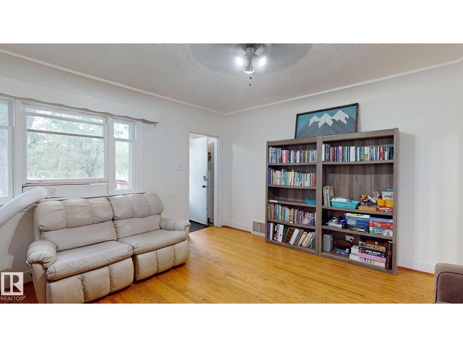 7611 112S AV NW