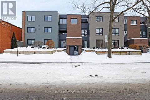2D - 142 WAVERLEY STREET Ottawa ON K2P0V4