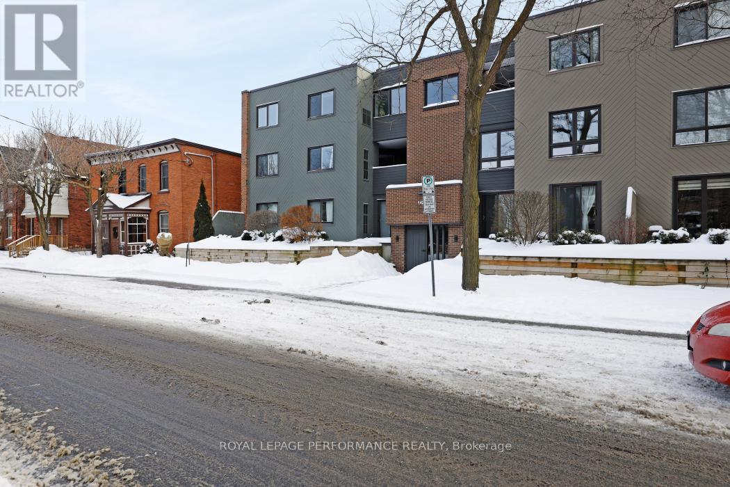 2D - 142 WAVERLEY STREET