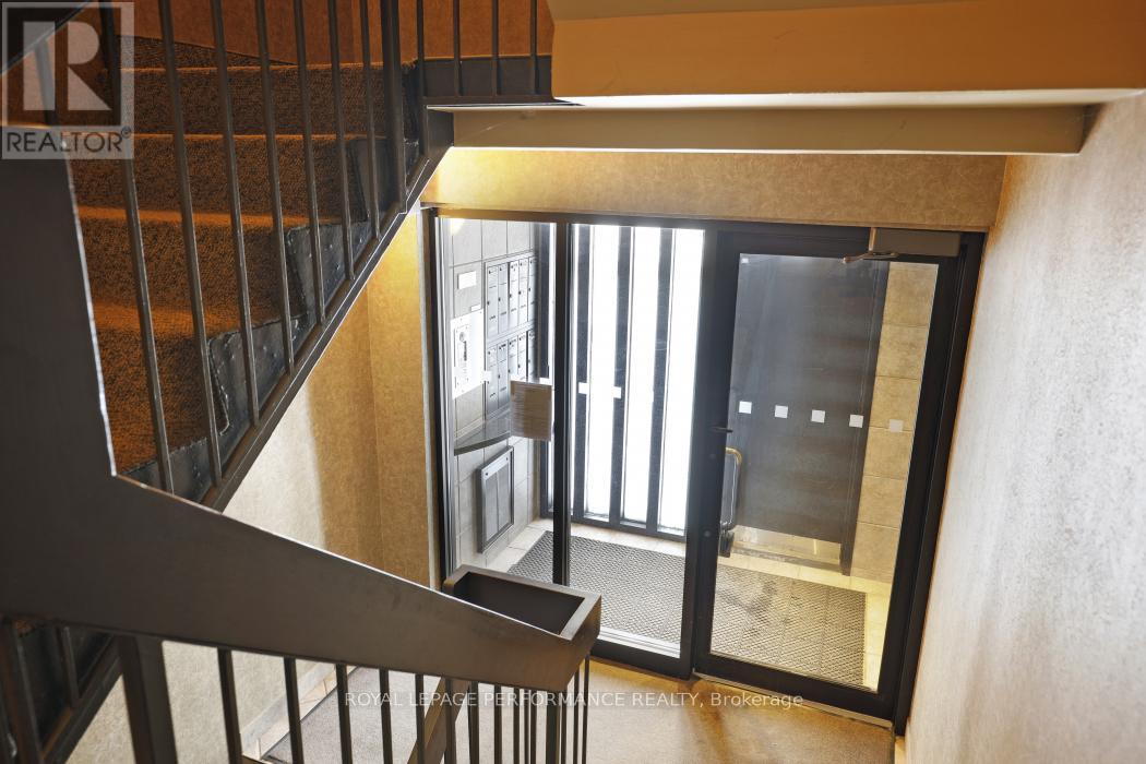 2D - 142 WAVERLEY STREET