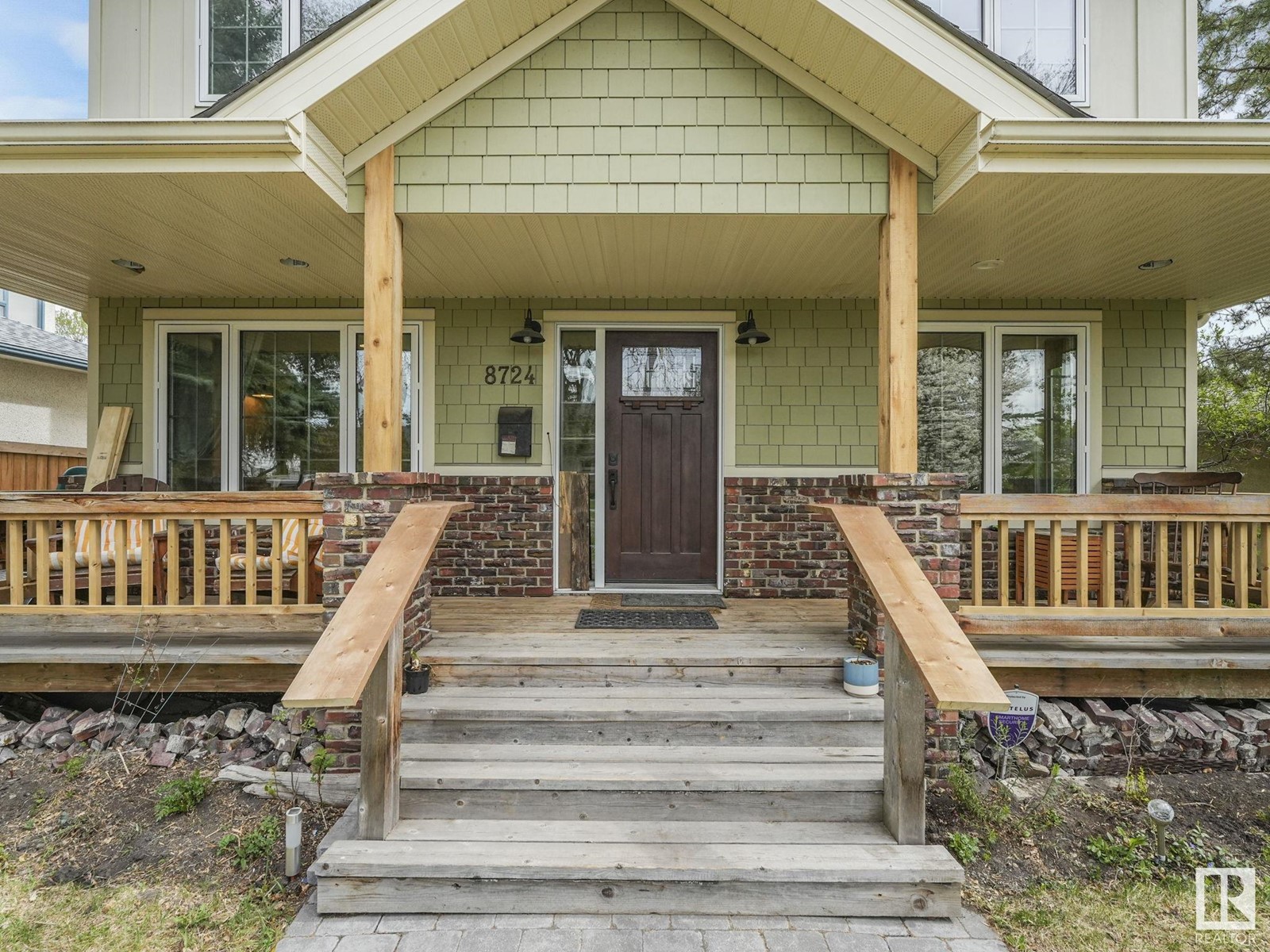 8724 92B AV NW