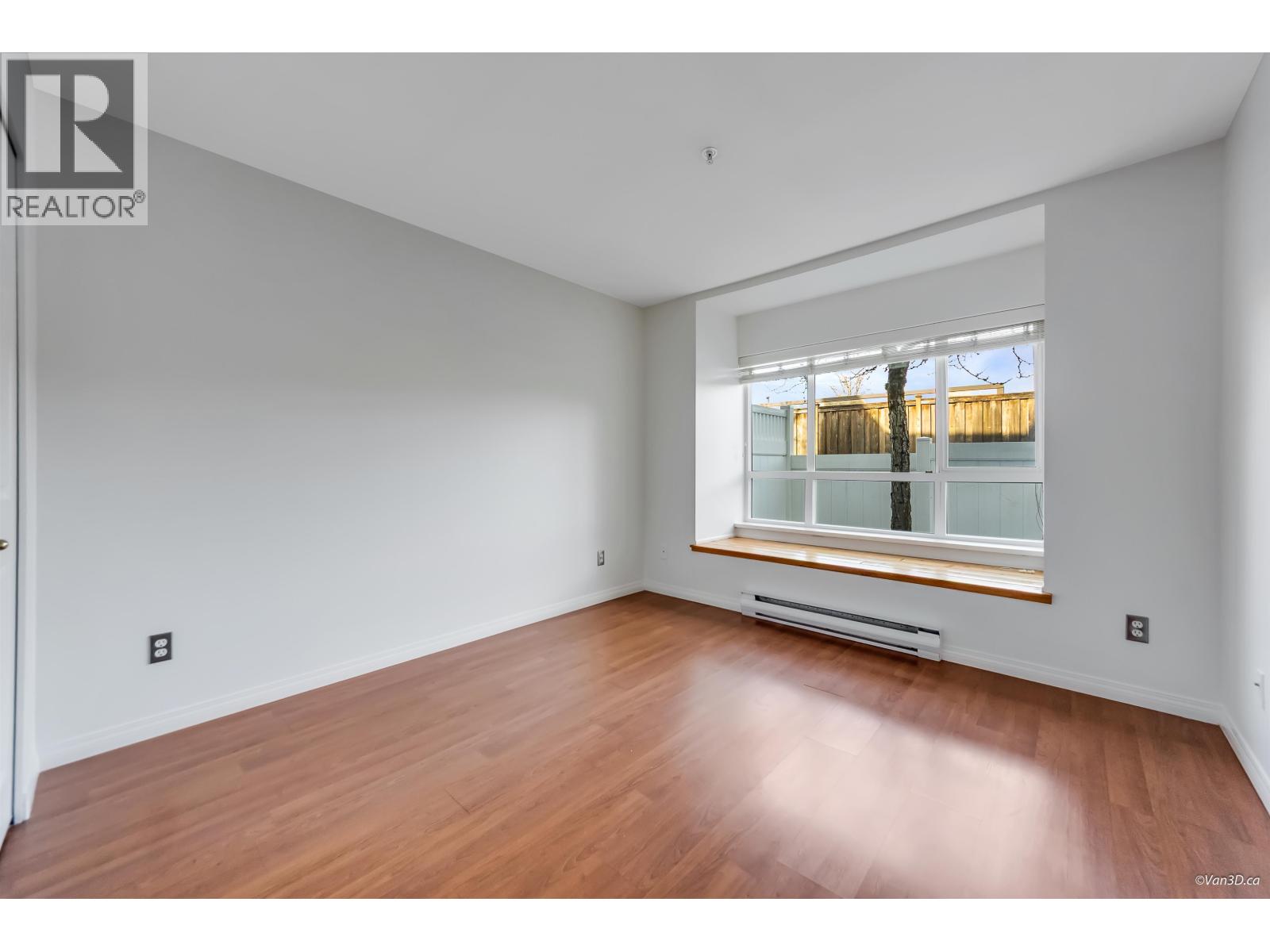 127 6588 SOUTHOAKS CRESCENT