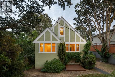 1959 Hampshire Rd Oak Bay BC V8R5T9