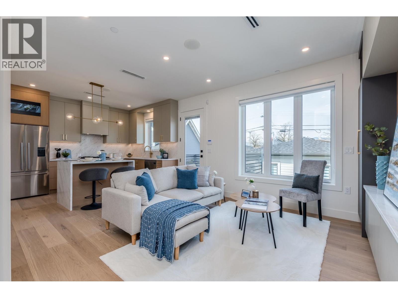 1 2263 E 35TH AVENUE