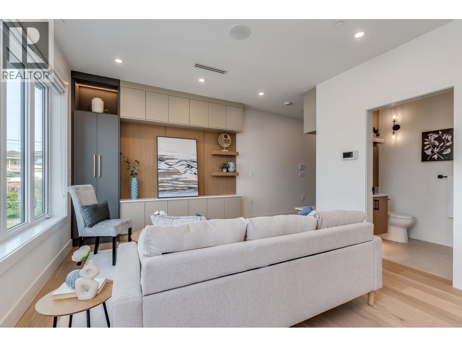 1 2263 E 35TH AVENUE