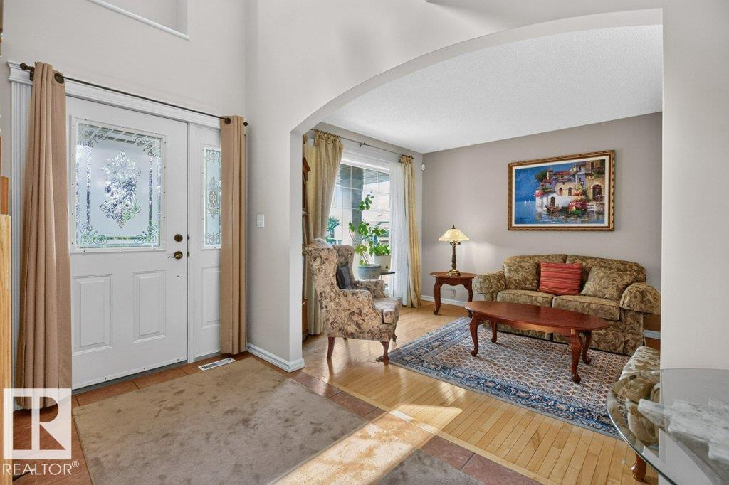 572 BYRNE CR SW