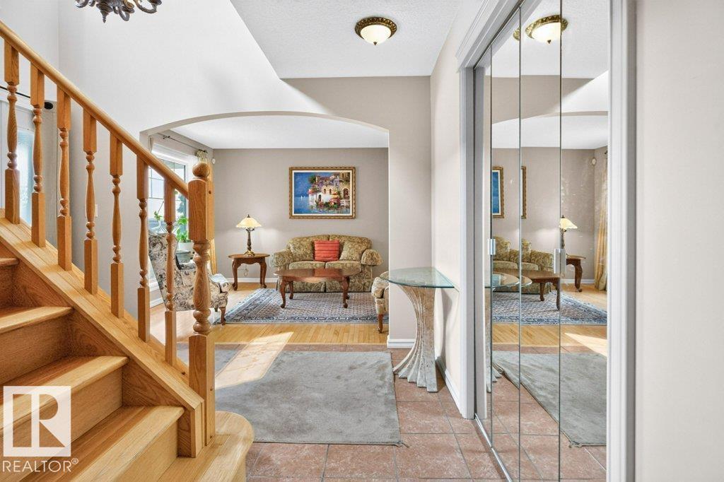 572 BYRNE CR SW