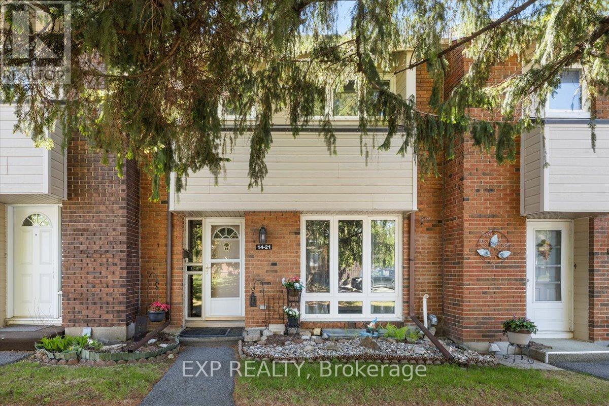 Photo 1 of 34 — 14 - 21 MIDLAND CRESCENT Unit 14, Ottawa, ON K2H8P6