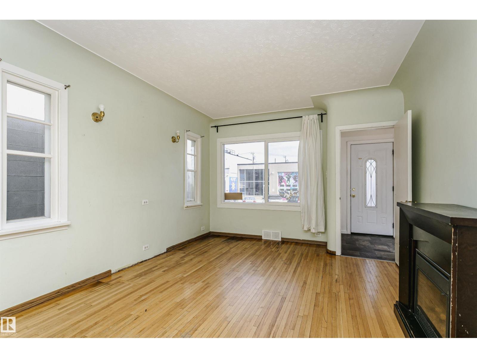 10035 81 AV NW NW