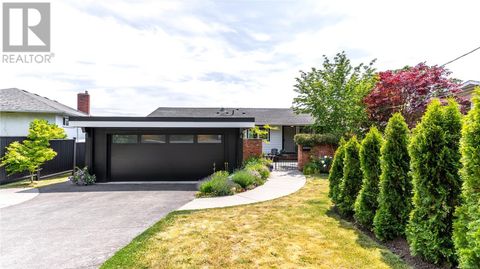 3319 Fircrest Pl Saanich BC V8P4B4