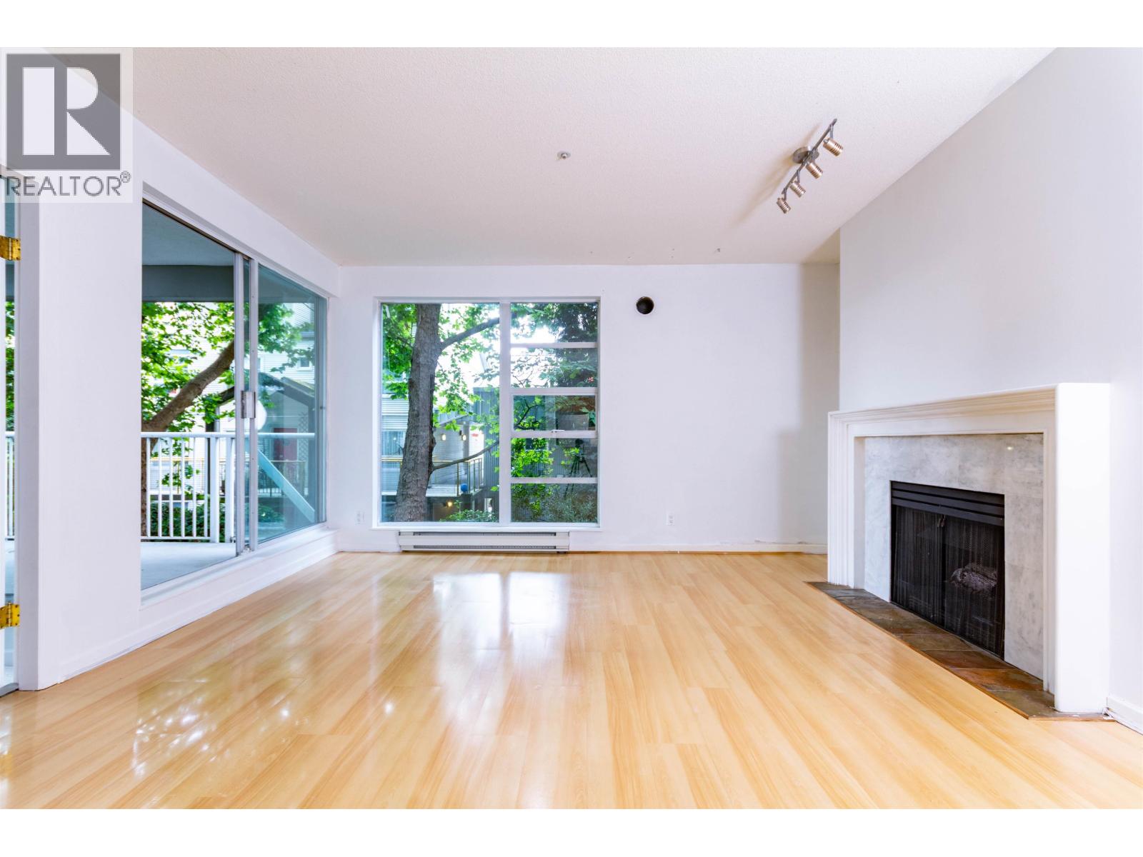 202 1820 E KENT AVENUE