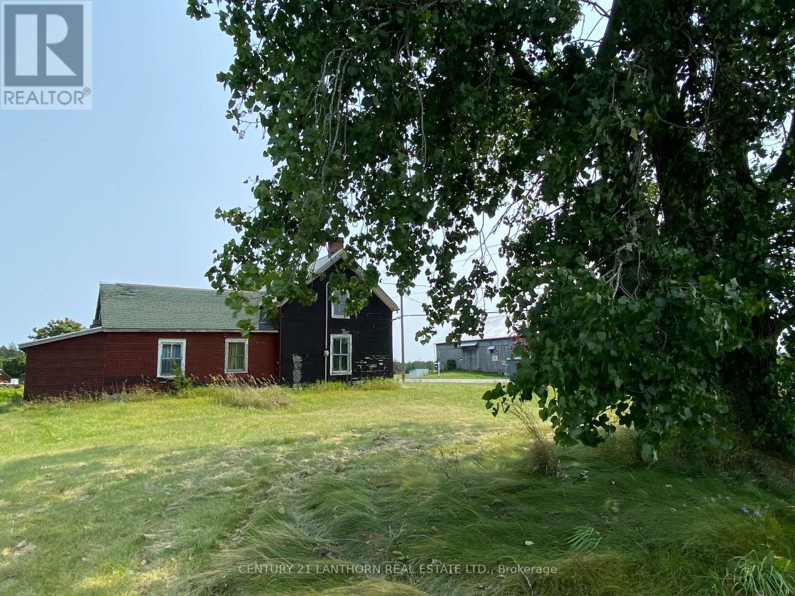Photo 1 of 39 — 1677 COUNTY 8 ROAD, Prince Edward County (North Marysburg Ward), ON K0K2T0