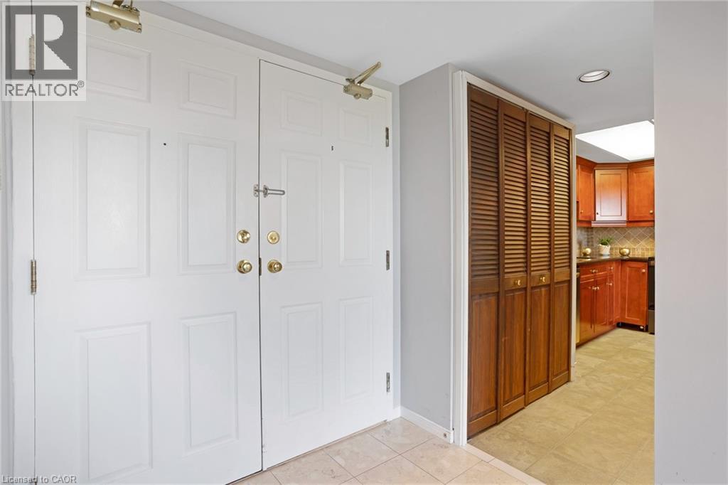 3267 KING Street E Unit# 505