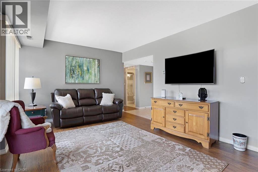 3267 KING Street E Unit# 505