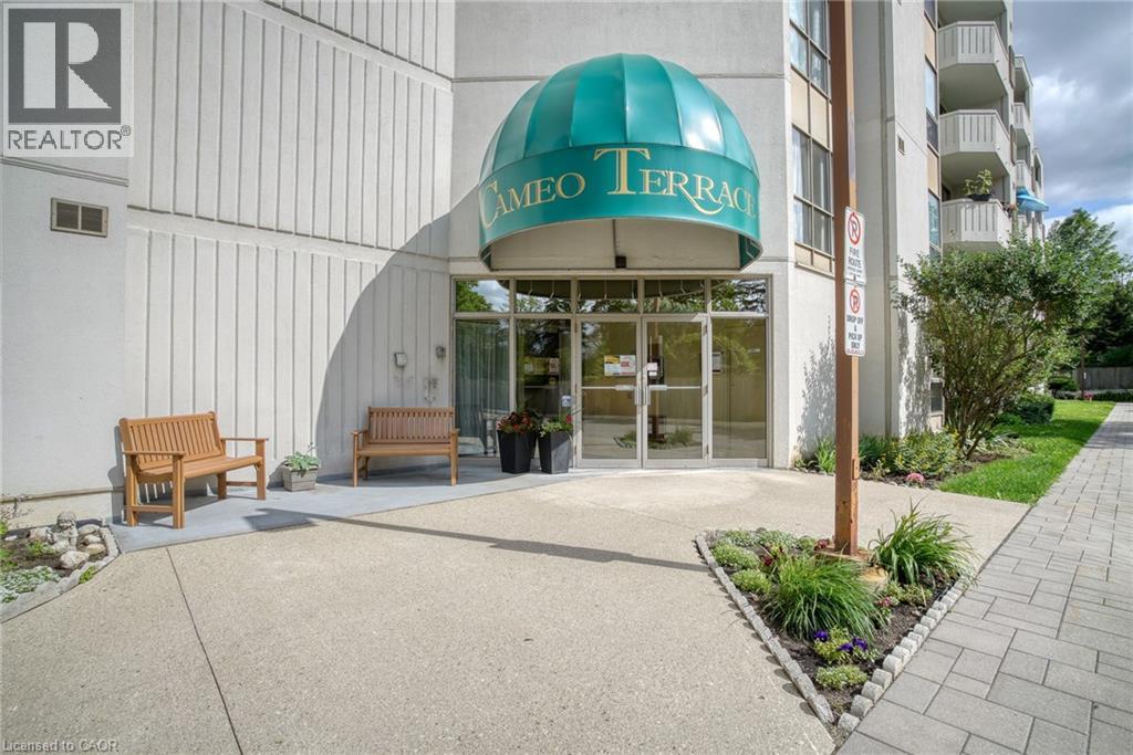 3267 KING Street E Unit# 505