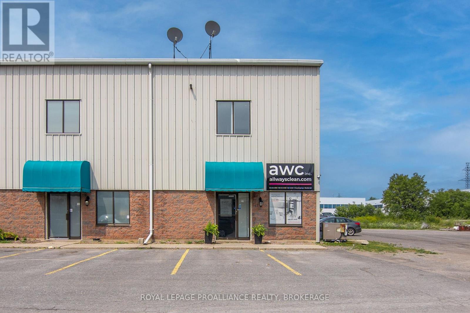 11 - 626 CATARAQUI WOODS DRIVE