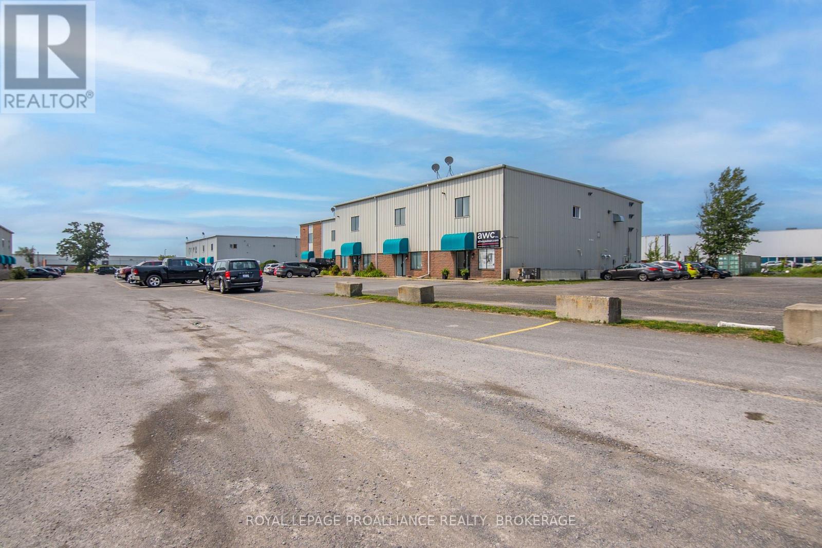 11 - 626 CATARAQUI WOODS DRIVE