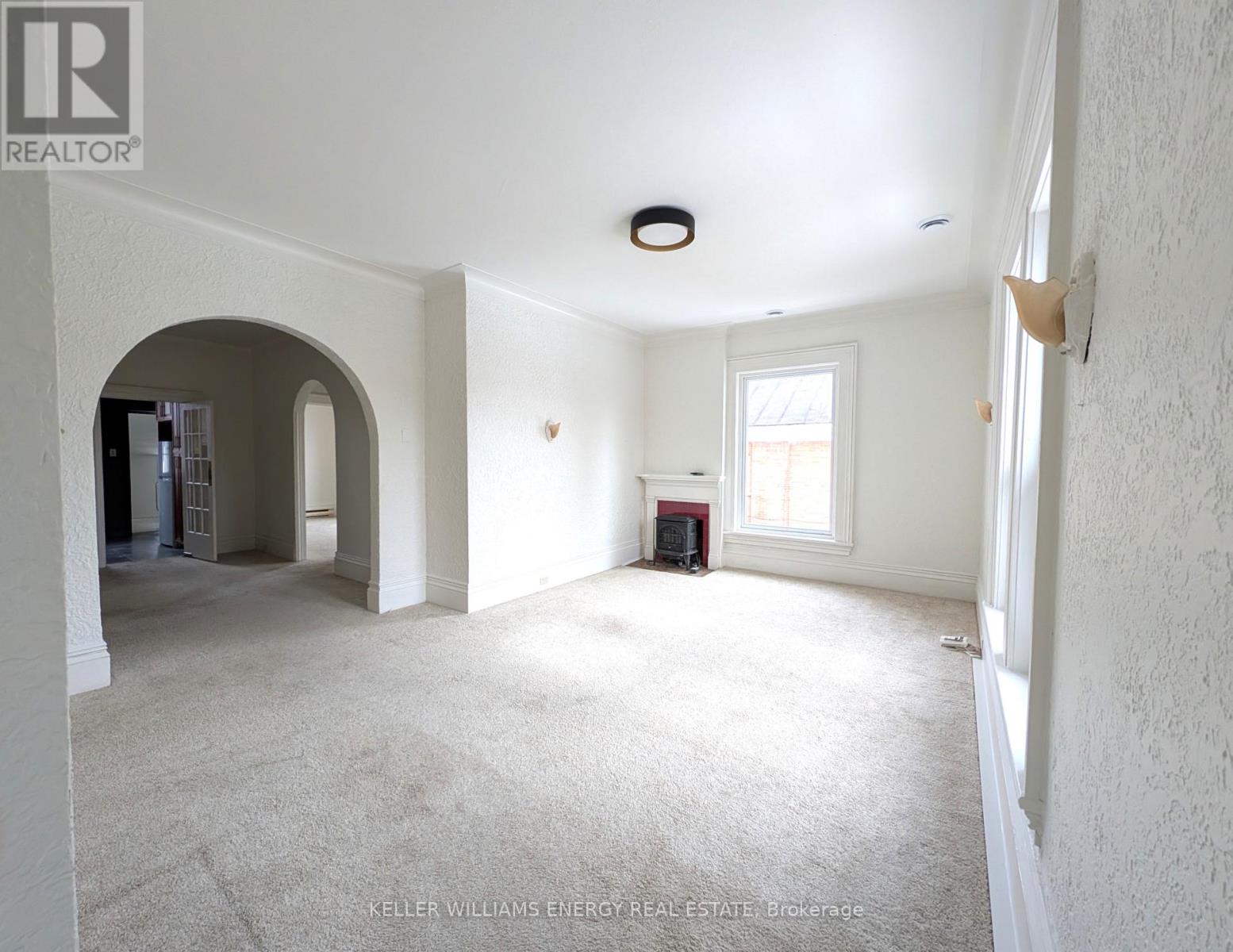 UNIT 4 - 35 KING STREET