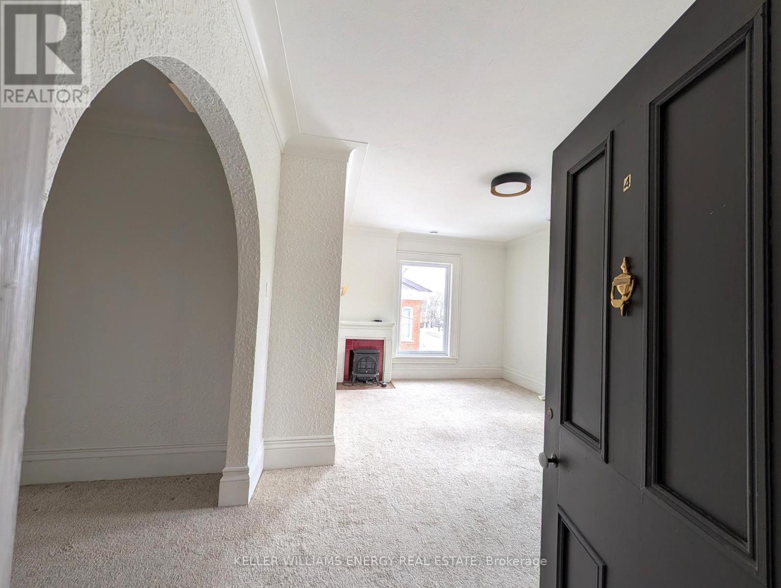 UNIT 4 - 35 KING STREET