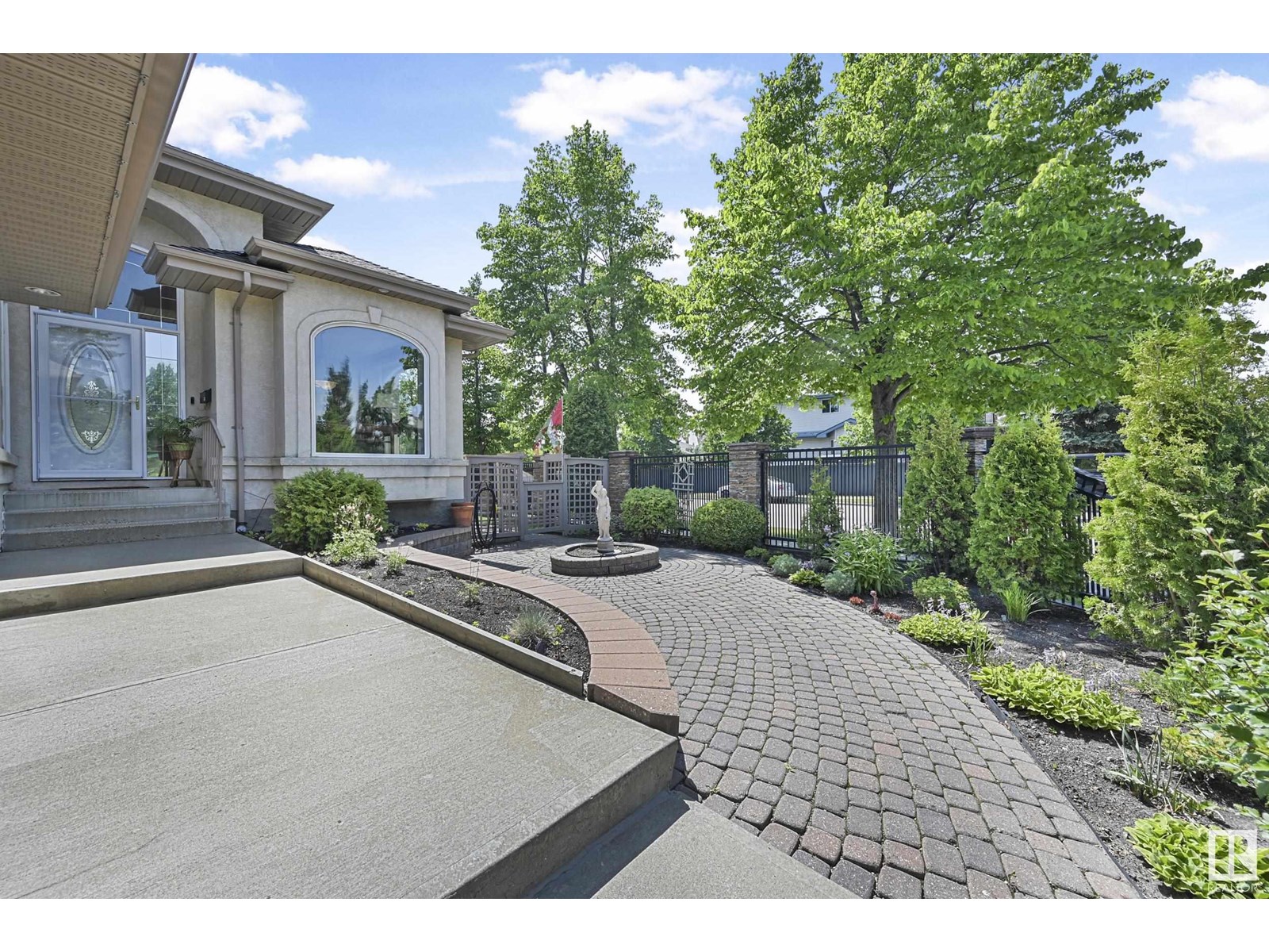 11547 13 AV NW