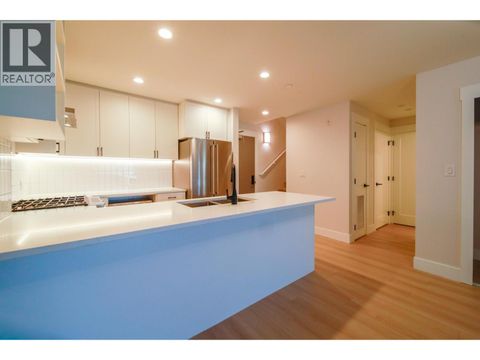 102 22265 DEWDNEY TRUNK ROAD Maple Ridge BC V2X3J1