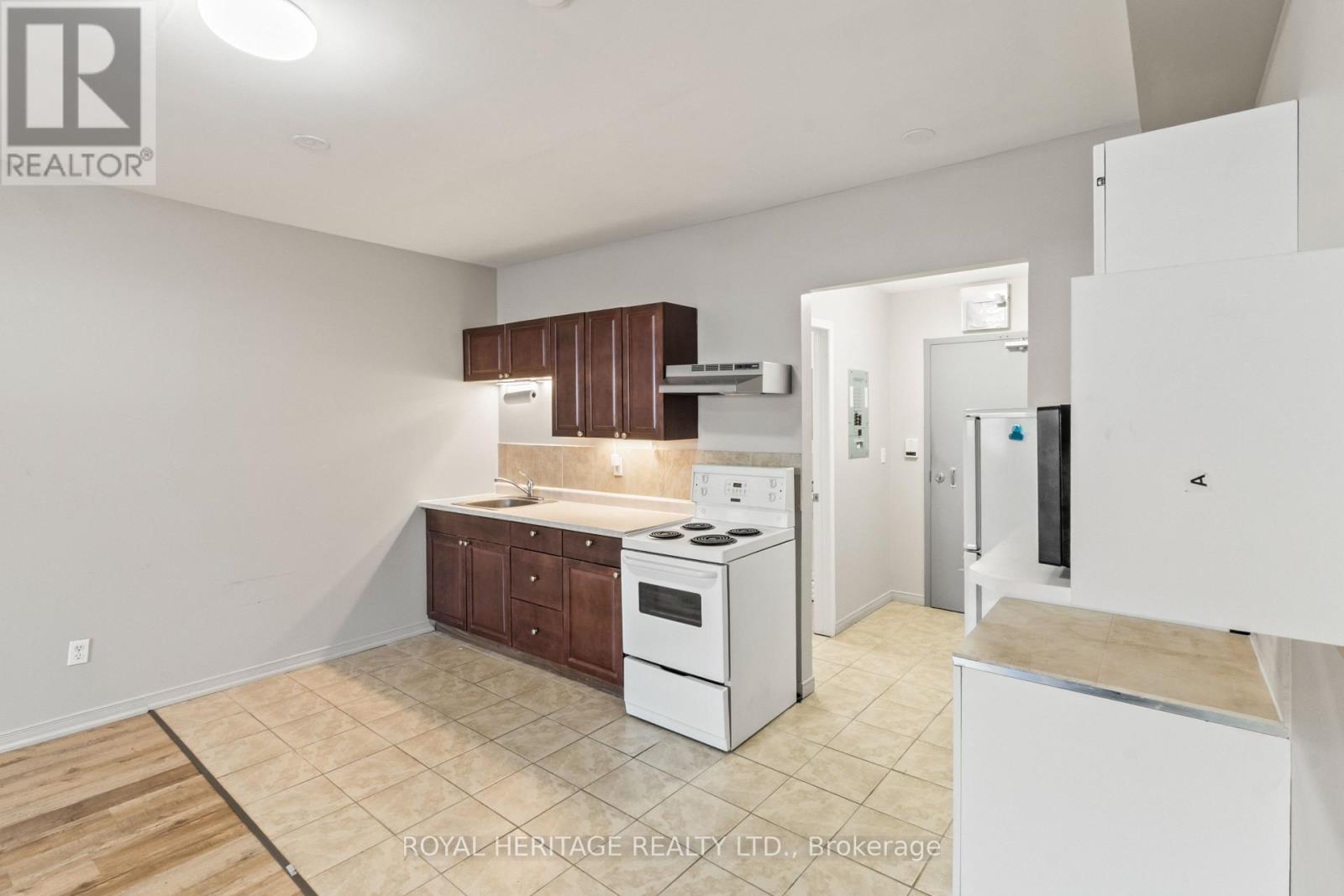 10 - 264 DIVISION STREET