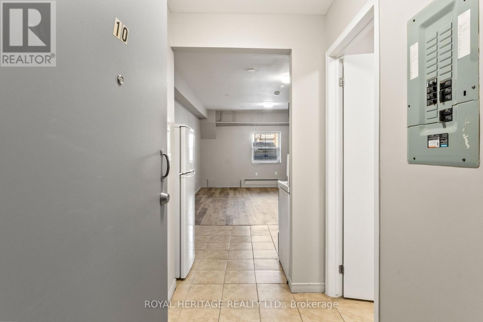 10 - 264 DIVISION STREET