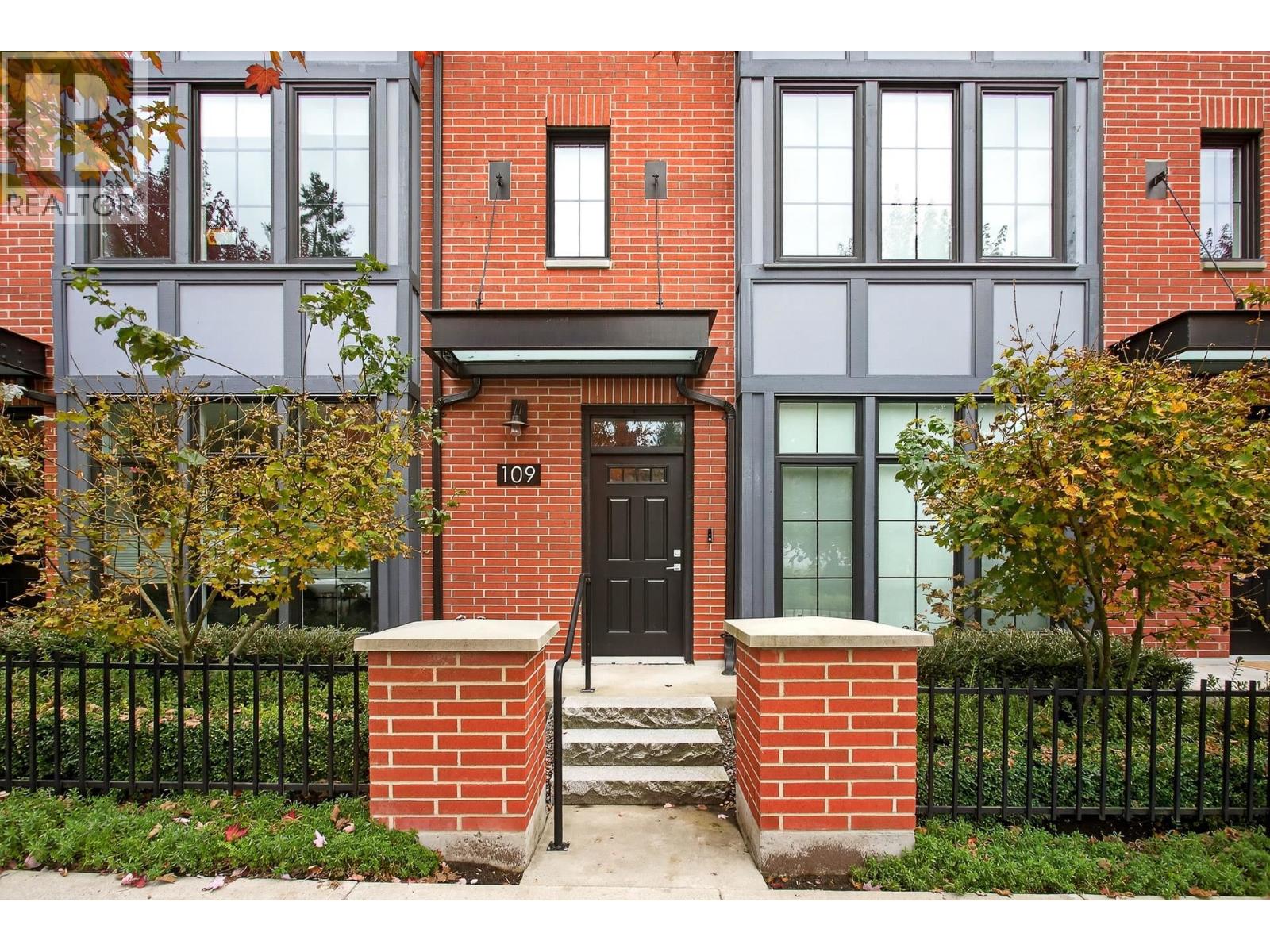 109 2070 CURLING ROAD