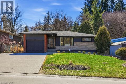 84 PLEASANT Avenue Dundas ON L9H3T4