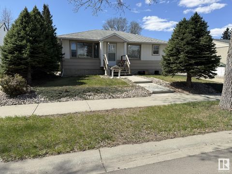 10622 150 ST NW NW Edmonton AB T5P1R2
