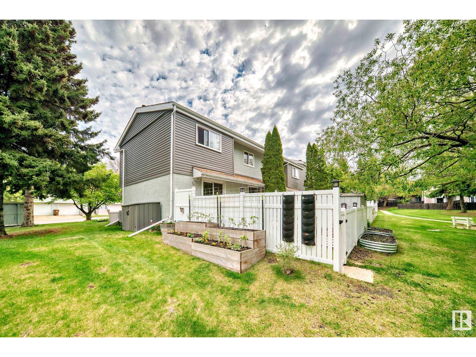 33 GRANDIN WOODS