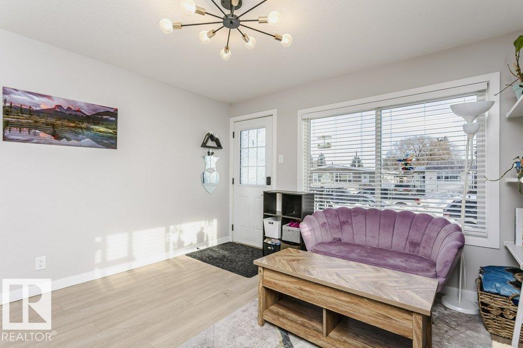 9020 152 ST NW