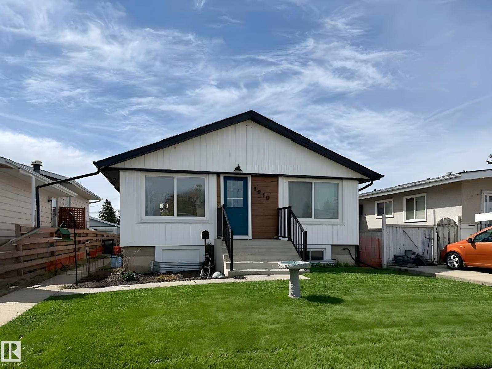 9020 152 ST NW