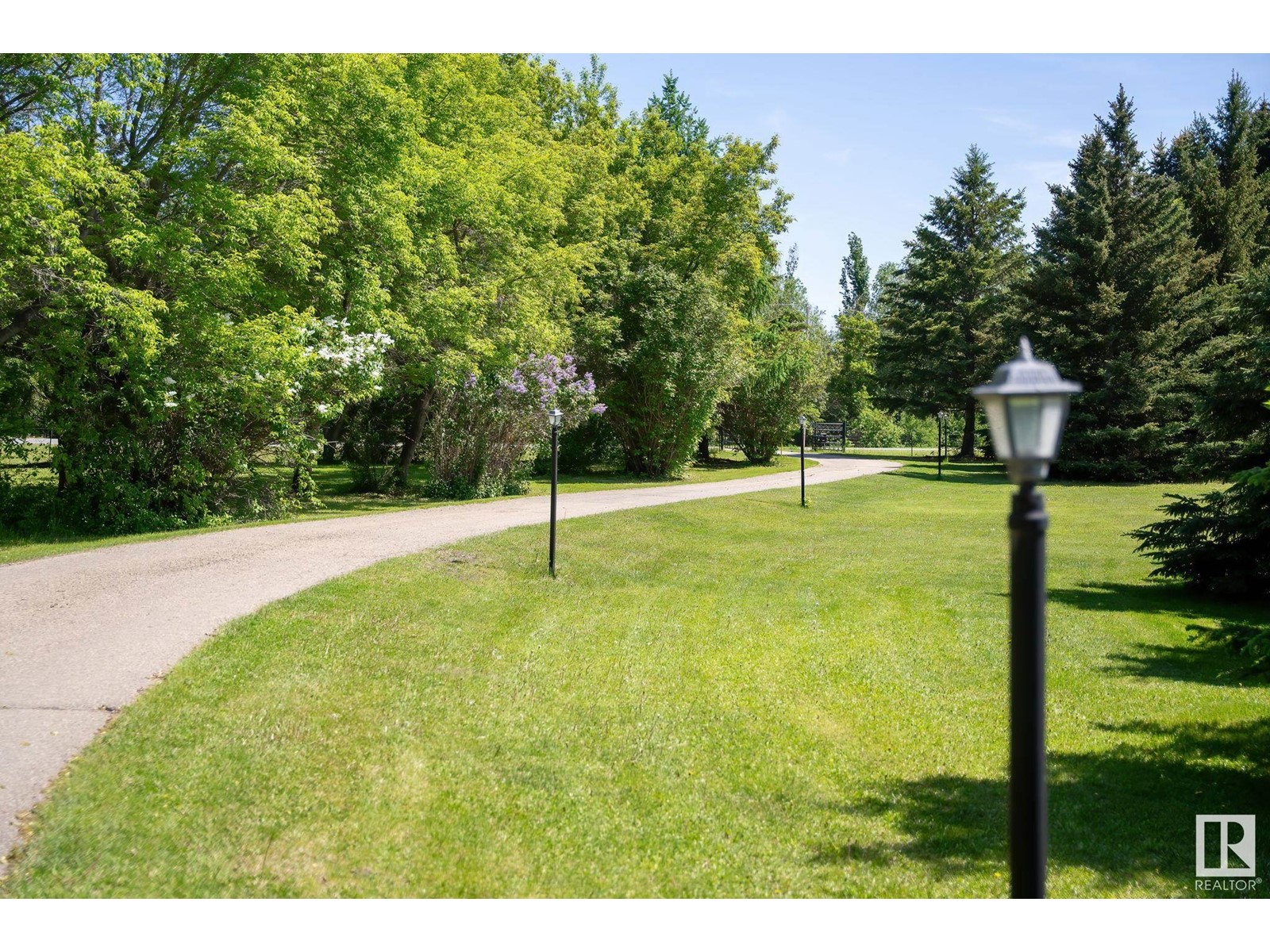 22 52212 RGE ROAD 274