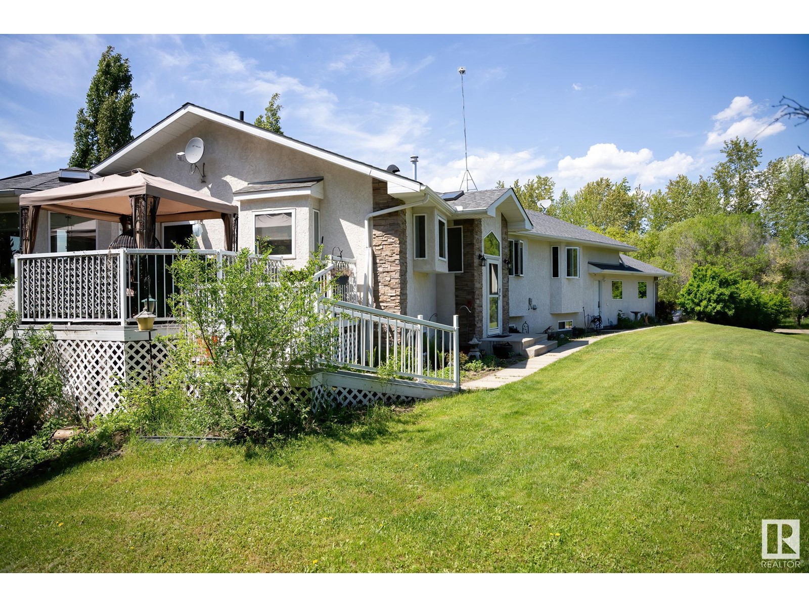 22 52212 RGE ROAD 274
