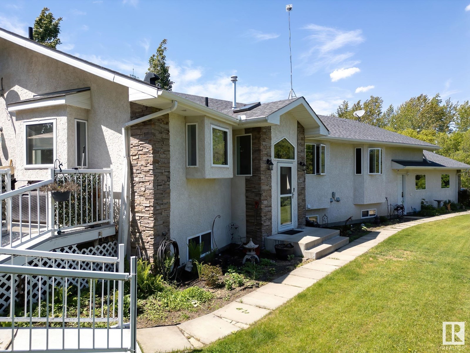 22 52212 RGE ROAD 274