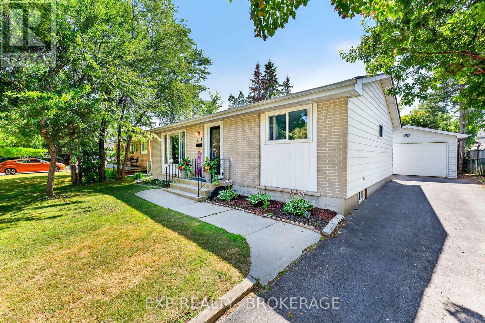1284 WAVERLEY CRESCENT