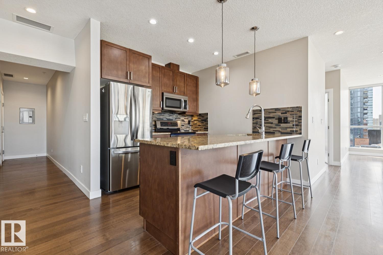 #808 10238 103 ST NW