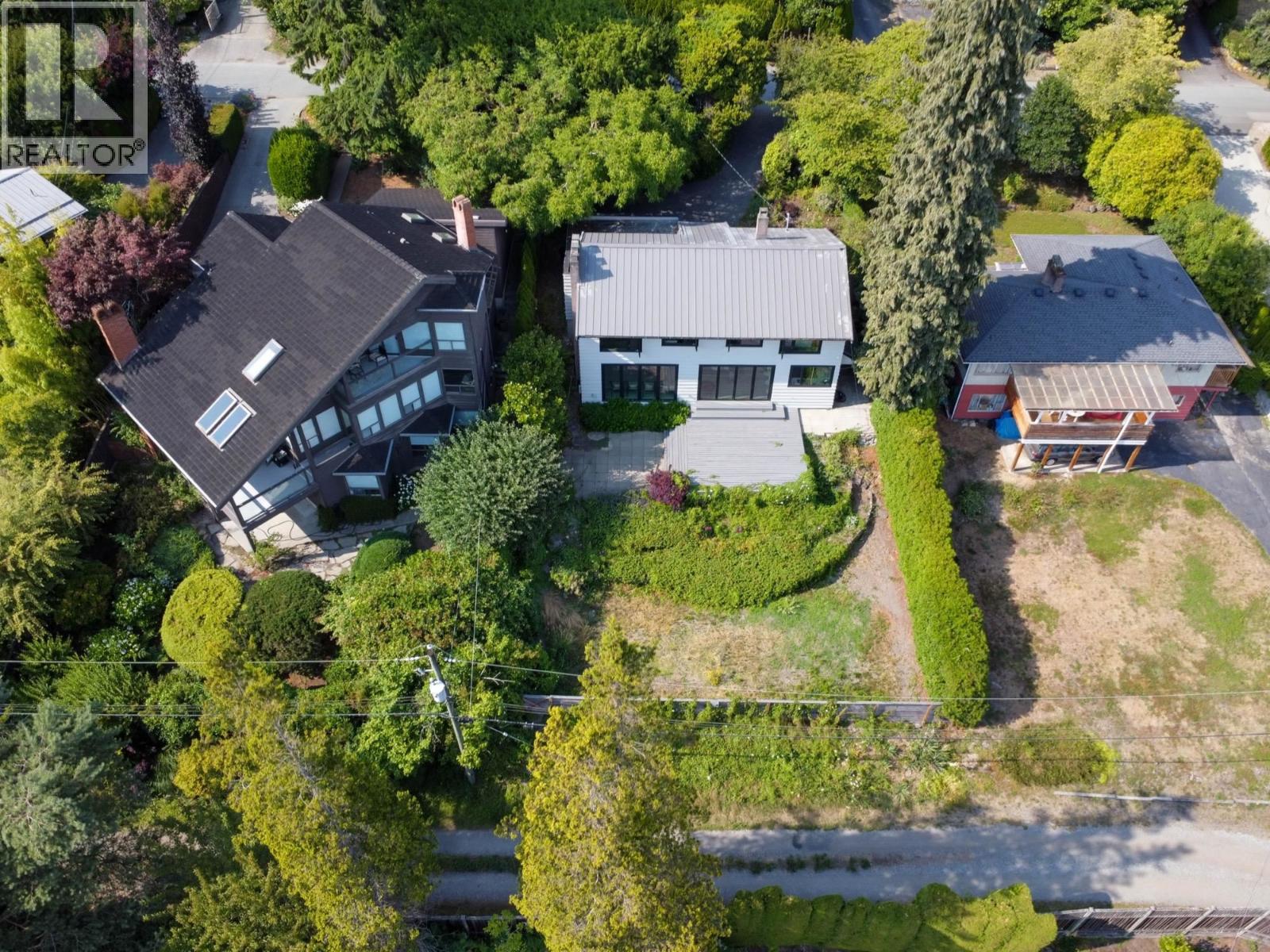 2234 PALMERSTON AVENUE