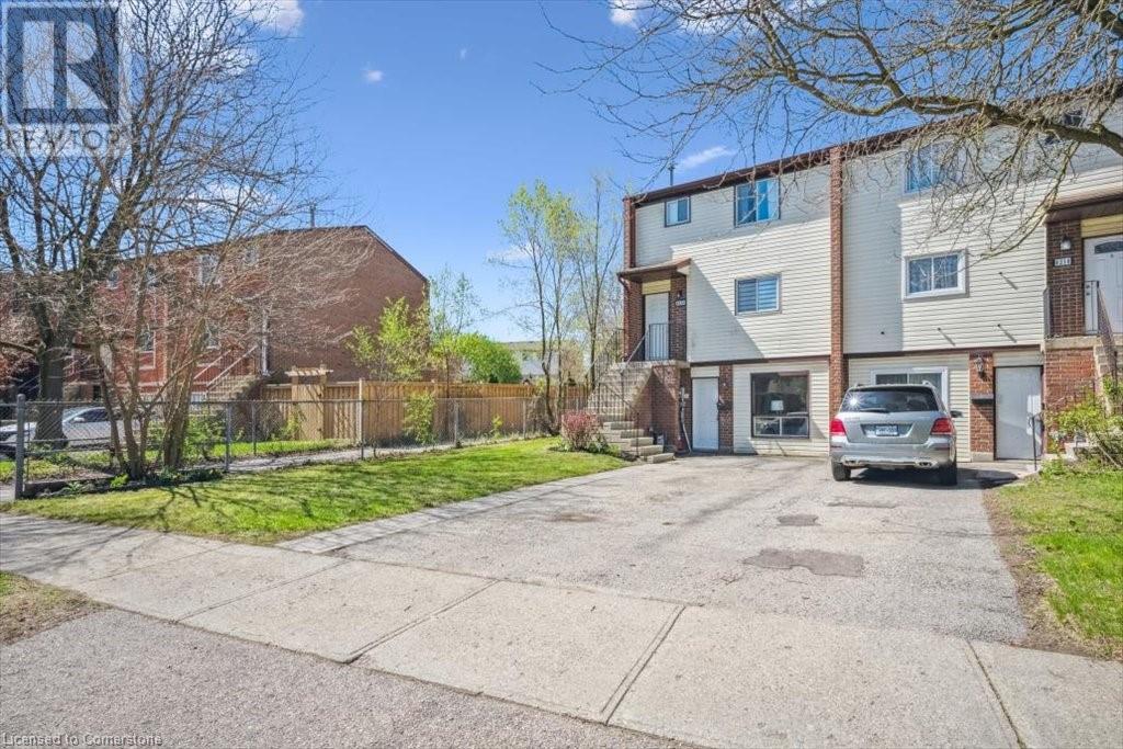 421 BAIRSTOW Crescent Unit# A