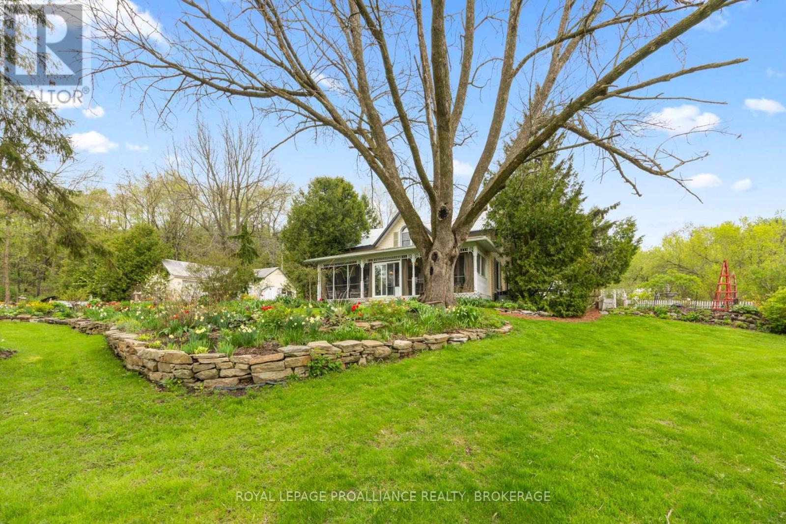 2078 SUNBURY ROAD