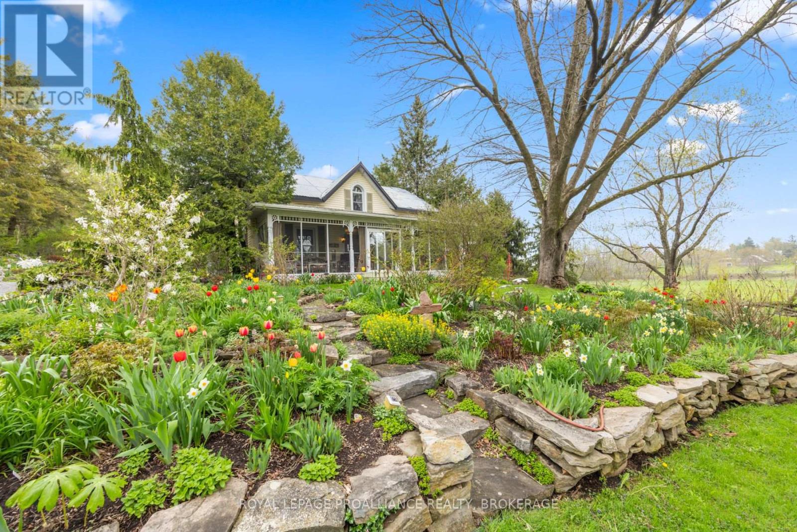 2078 SUNBURY ROAD