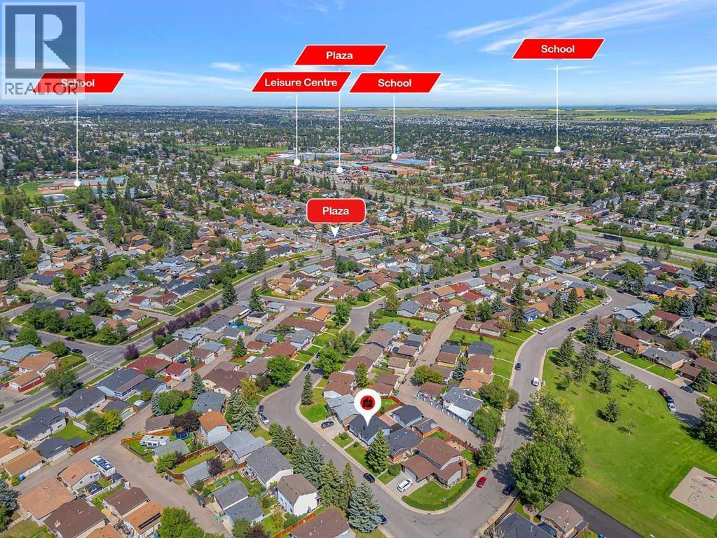 992 Rundlecairn Way NE