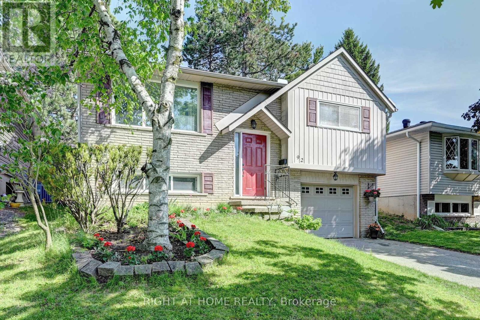 92 PINEMEADOW CRESCENT
