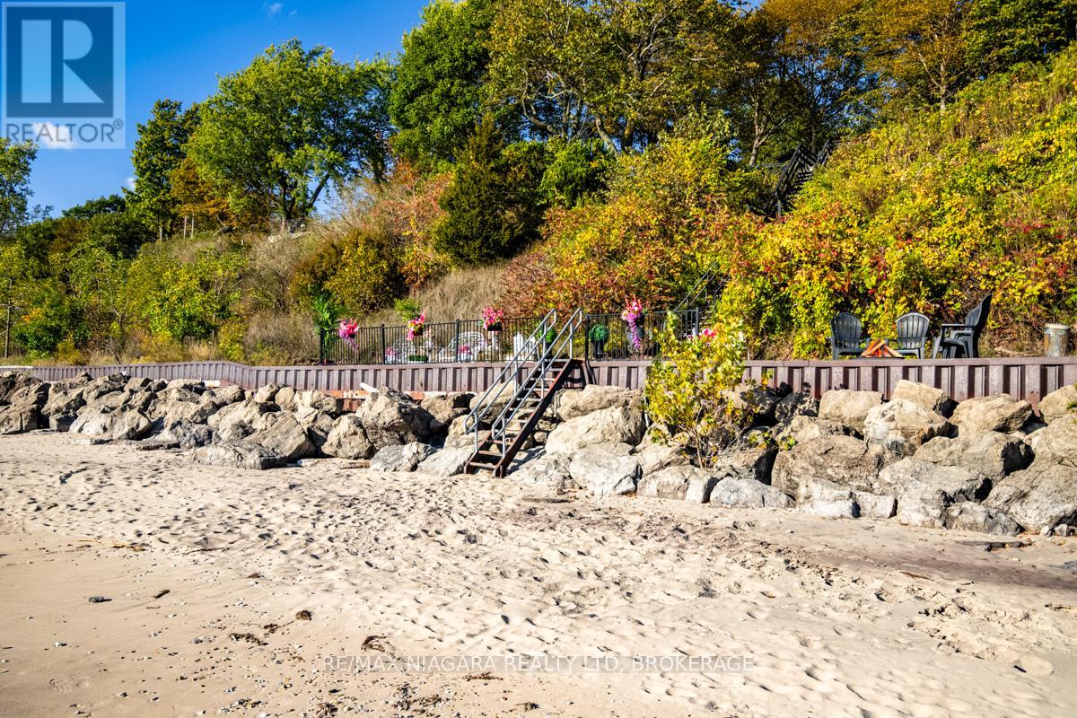 735 LAKESHORE ROAD E