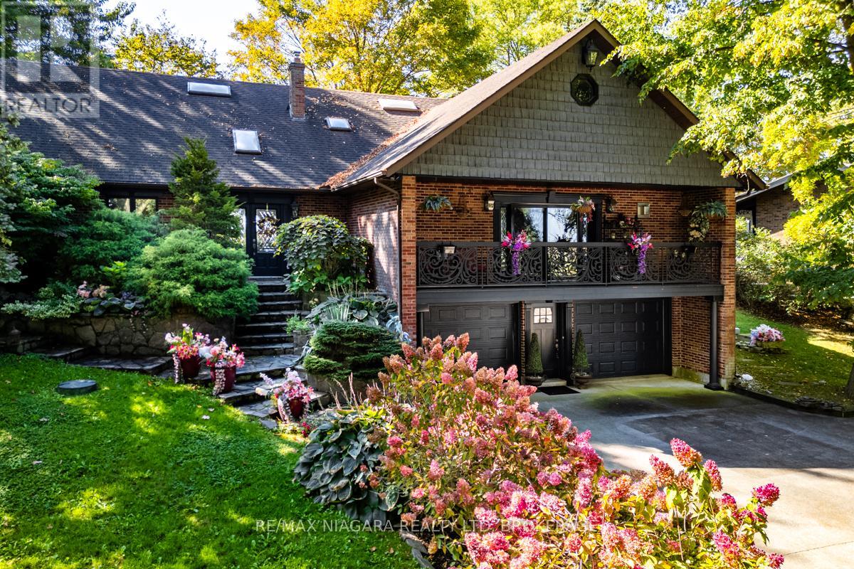 735 LAKESHORE ROAD E